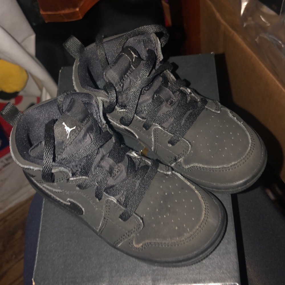 Jordan 1 mid sz 9 All black gently worn